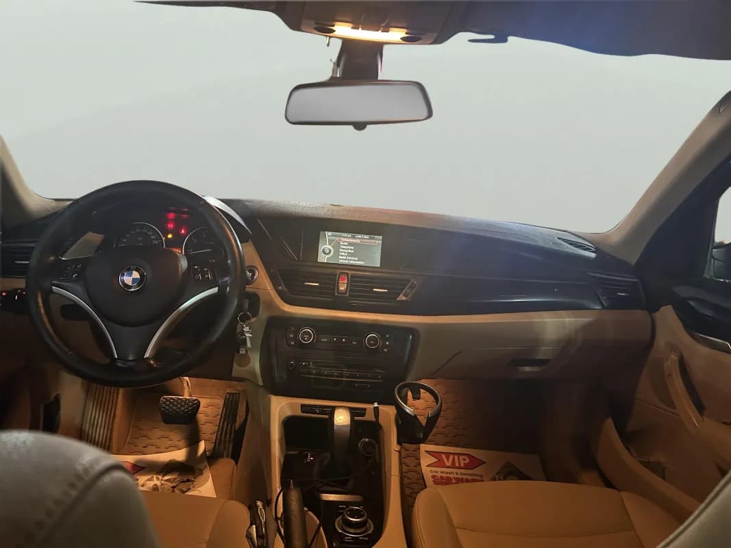 بي ام دبليو X1 2011 بي ام دابليو X1 أزرق الداكن أوتوماتيك — مستعملة