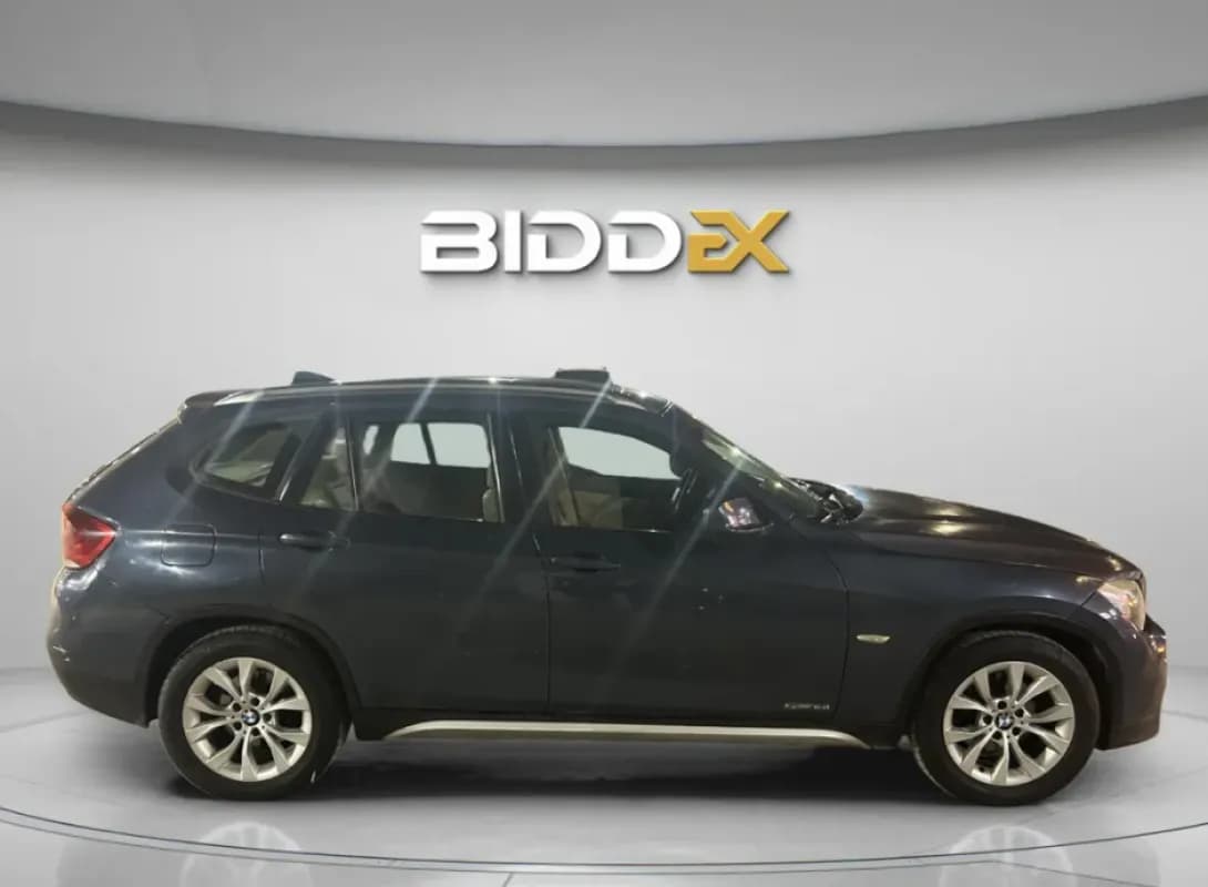 بي ام دبليو X1 2011 بي ام دابليو X1 أزرق الداكن أوتوماتيك — مستعملة