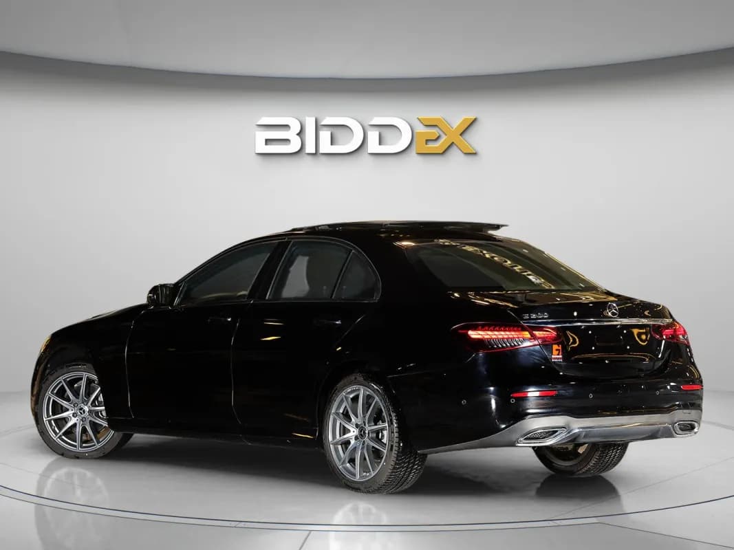 مرسيدس بنز E200 2023 ايه ام جي أسود أوتوماتيك — جديدة