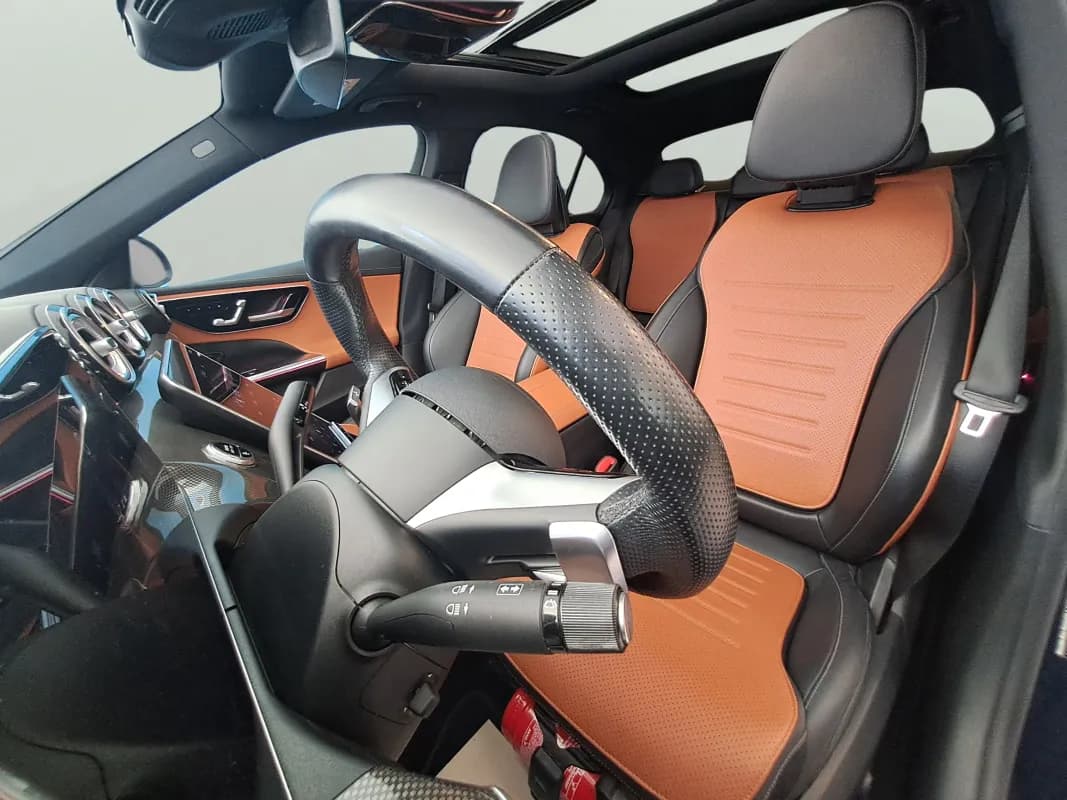 مرسيدس بنز C180 2023 ايه ام جي أزرق الداكن أوتوماتيك — مستعملة