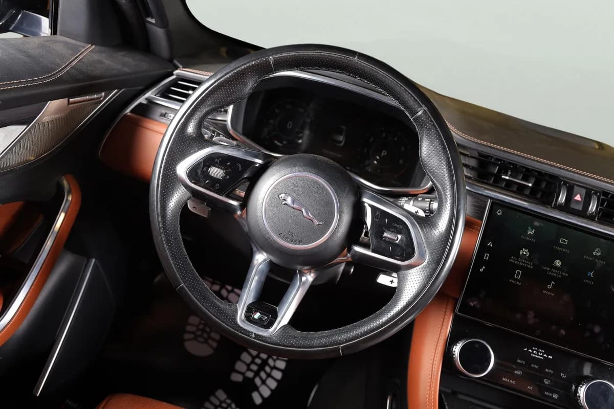 جاكوار اف باس 2022