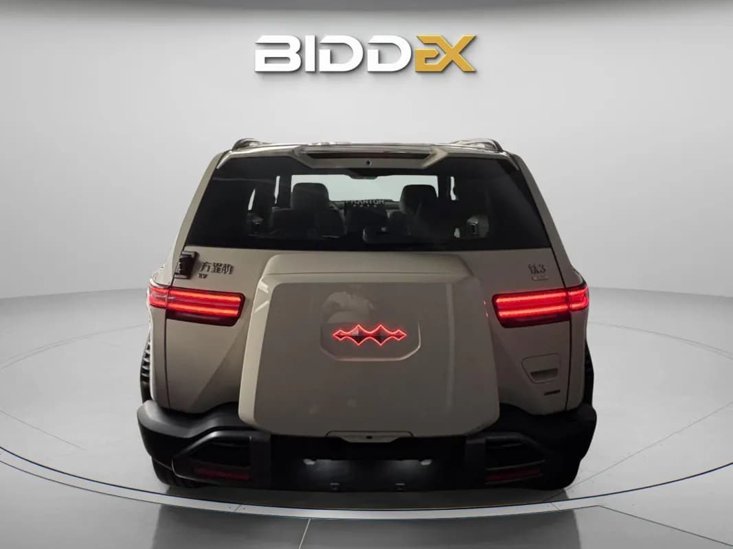 بي واي دي ليوبارد 2025