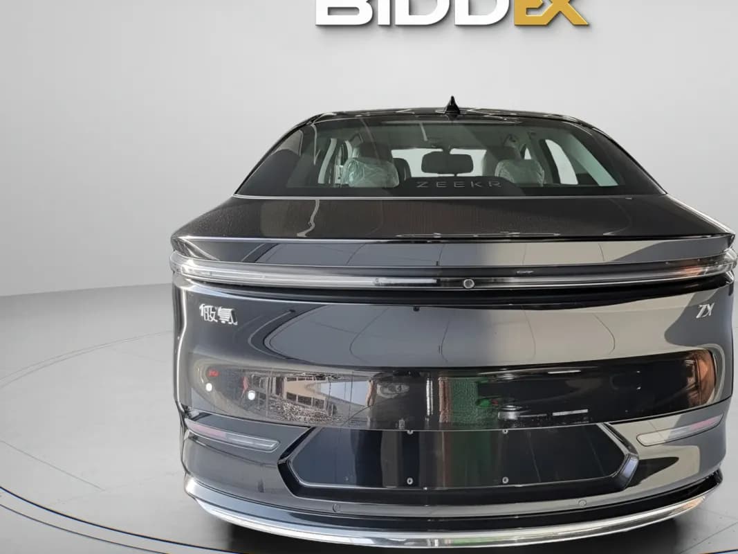 زيكر اكس 7 2025