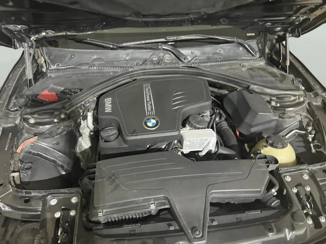 بي ام دبليو 320i 2014