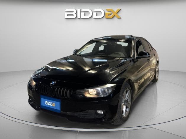 بي ام دبليو 320i 2014 لاكشري أسود أوتوماتيك — مستعملة - 1