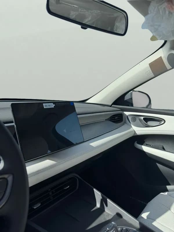 بي واي دي سيل 2025