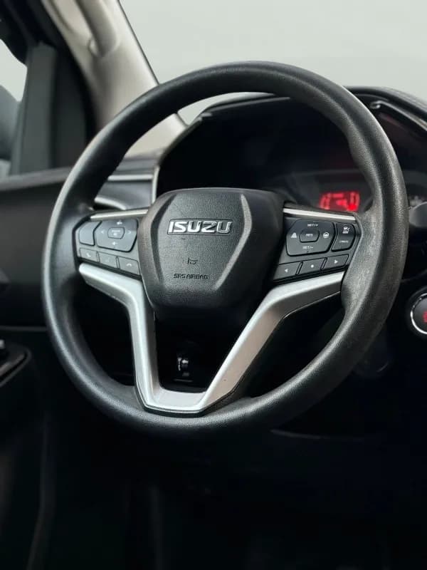 ايسوزو ام يو اكس 2024